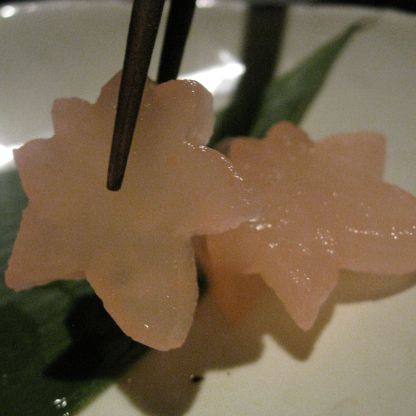The beautiful flower-shaped ginger accompanying the duck
